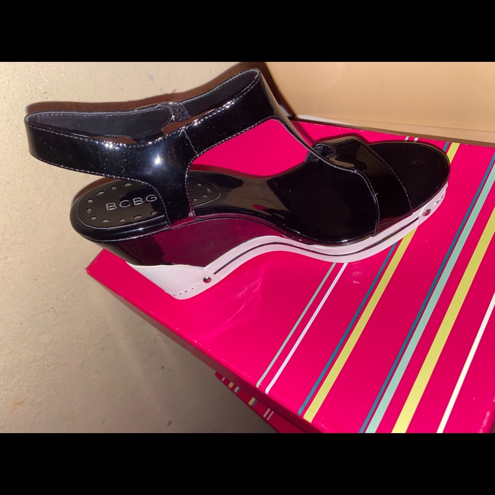 Vintage BCBG wedge. Sz. 6